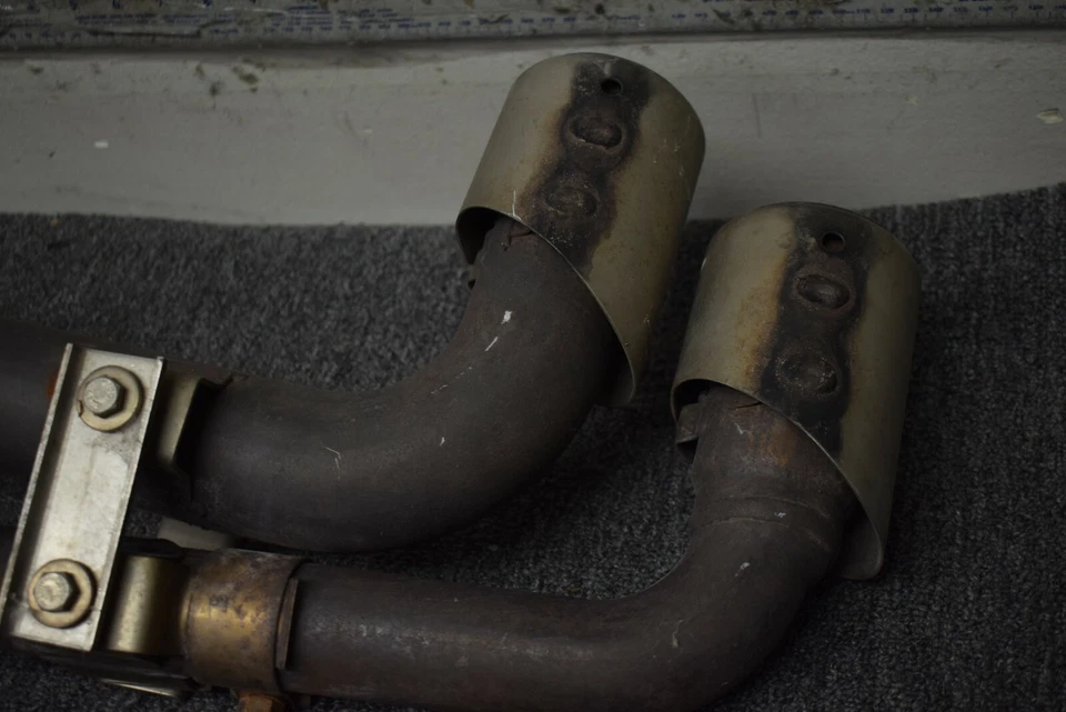 Tubo de escape Ferrari Scuderia fabricante original de fábrica Foto 3 de 4