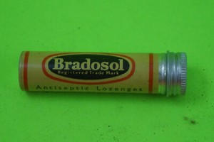 VINTAGE BRADOSOL TIN VINTAGE 60’S / 1970’S EMPTY CIBA Labs Horsham England NICE