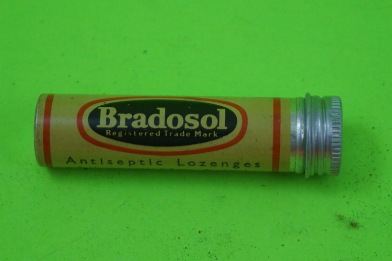 VINTAGE BRADOSOL TIN VINTAGE 60’S / 1970’S EMPTY CIBA Labs Horsham England NICE