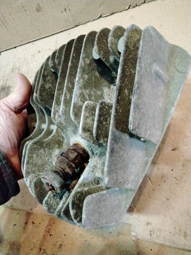 1972-1973 Yamaha cylinder head top DT2 DT3 DT250 250 RT2 RT3 DT360 360 - Picture 5 of 12