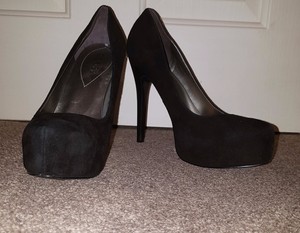 guess suede heels