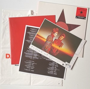日本限定Blackstar DAVID BOWIEレコードJapan Red デヴィッド・ボウイ 世界初『☆』収録曲の赤いカラー・レコード盤が