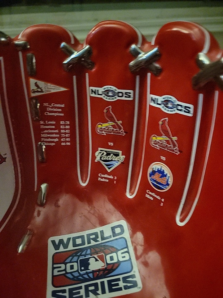 Guante de cerámica St. Louis Cardinals 2006 Serie Mundial Edición Coleccionista - SIN CAJA Foto 3 de 4