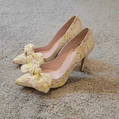 TED BAKER Neomah Pointed Toe Magnolia  High Heel Pumps Size 7.5/8