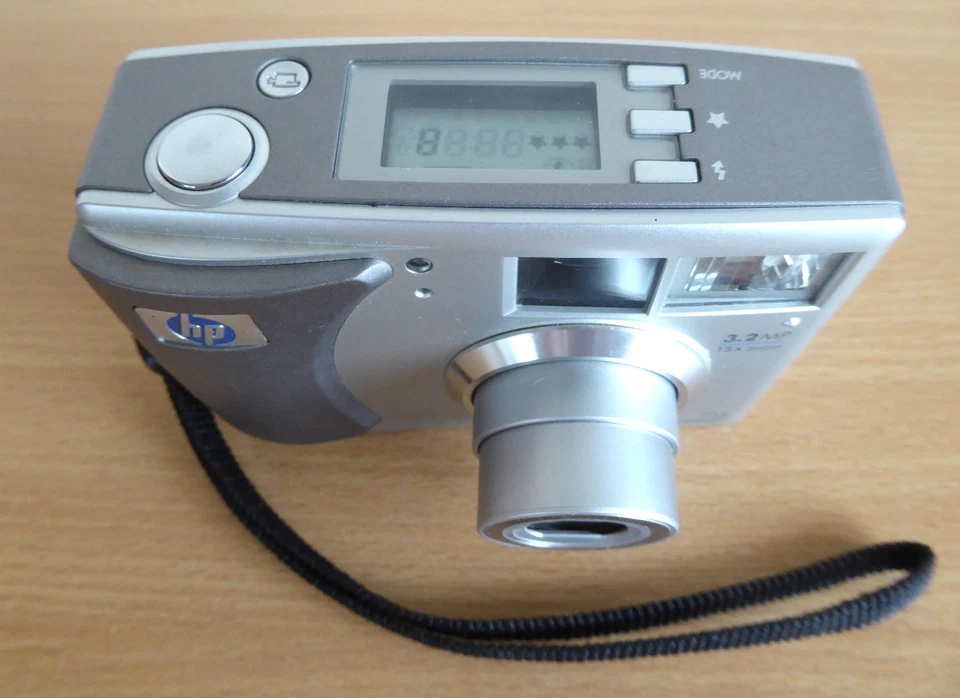 HP Photosmart 735 Digital Camera 3.2MP 15x Pentaz Zoom Lens - Image 2 of 4