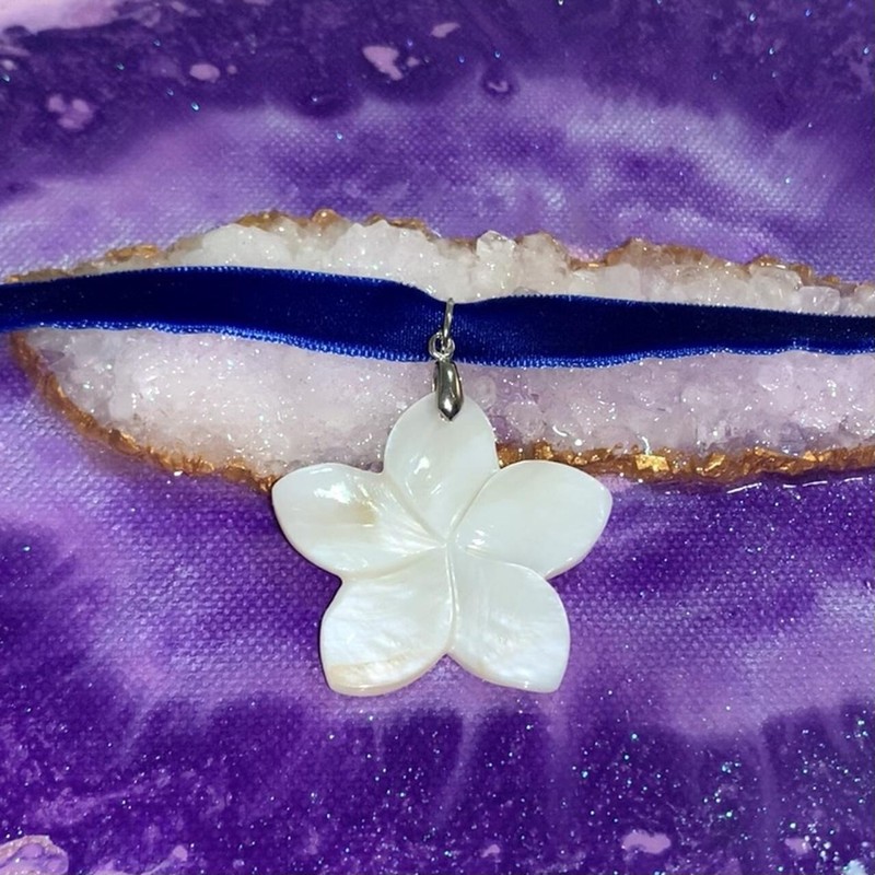 Natural Carved She’ll Blue Velvet Handmade  Choker Necklace 