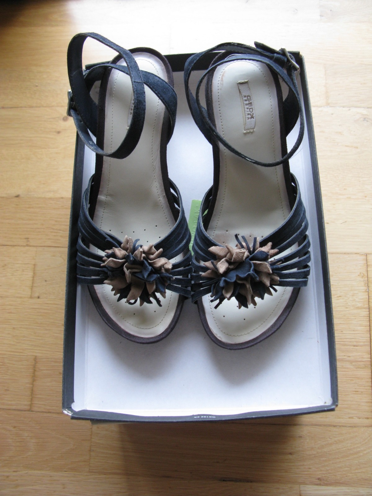 modische Sandale, Sommerschuhe, Keilabsatz, GEOX, Größe 38, Veloursleder blau modische Sandale, Sommerschuhe, Keilabsatz, GEOX, Größe 38, Veloursleder blau