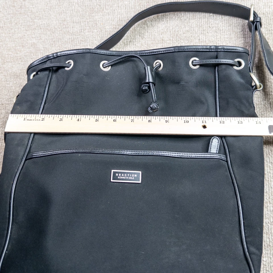 Kenneth Cole Reaction Bolso Negro Lona Cierre con Cordón Hobo Bolso de Hombro  Foto 3 de 4