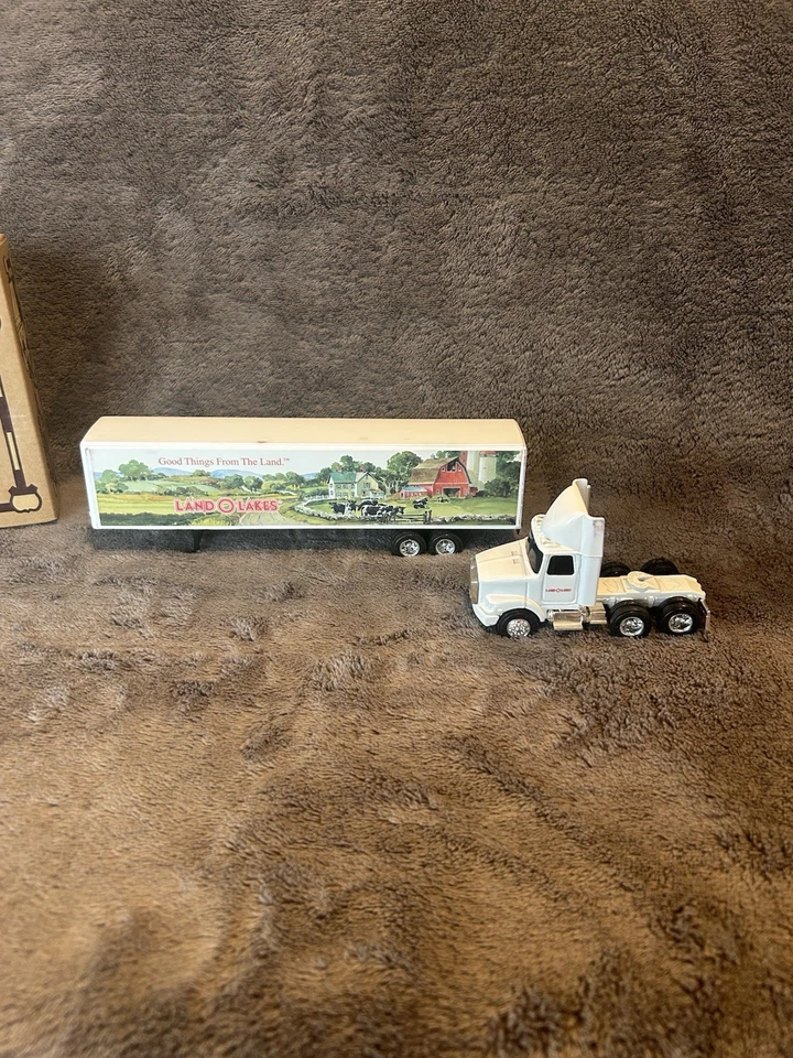 1:64 Ertl White GMC Diecast Semi Truck Land O Lakes Dairy - Image 4 of 4