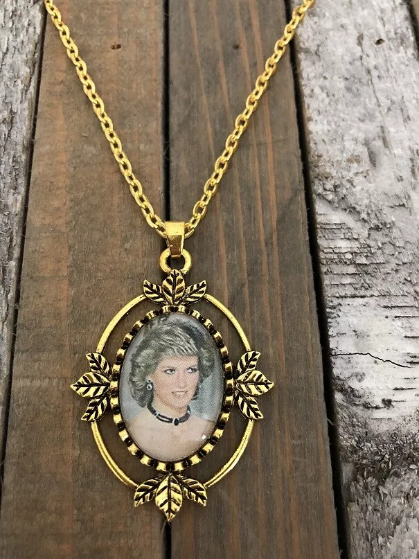 Princess pendant shop necklace