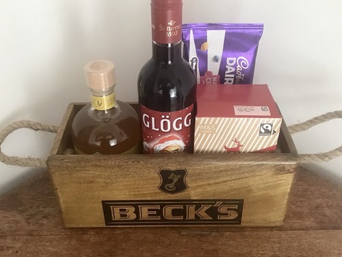 BECKS BEER THEMED STORAGE CRATE. PUB - BAR ROOM DECORATION - Picture 3 of 6