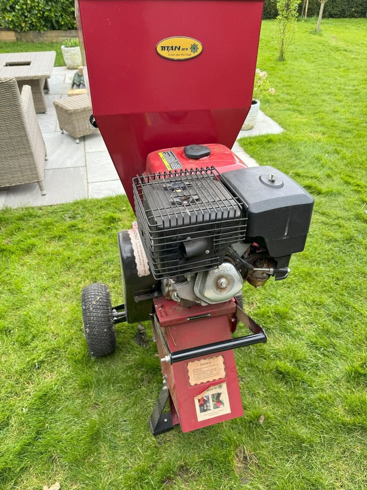 Titan Pro 15HP Petrol Wood Chipper Shredder Electric Start Mulcher 75mm