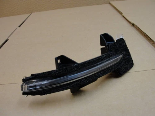 865717. Honda Accord 2018-2022 EX-L Left Door Mirror Turn Signal 34350-TVA-A01