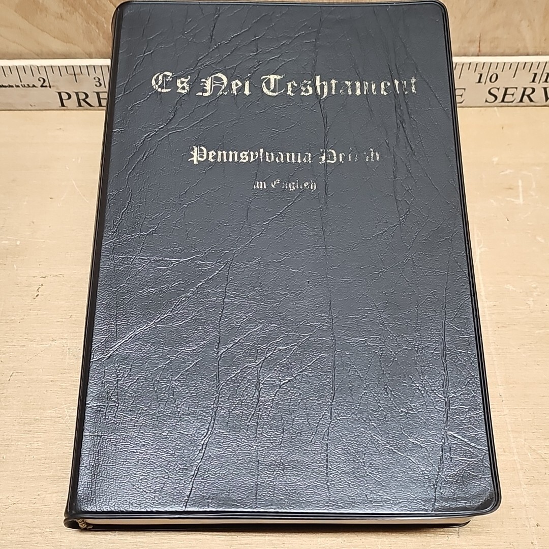 Pennsylvania Dutch English Edition New Testament with Maps in Very Good Condition