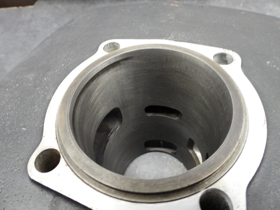 Ствол цилиндра и поршень 1968-70 Husqvarna 360 Cross Sportsman 2803 - Изображение 3 из 4