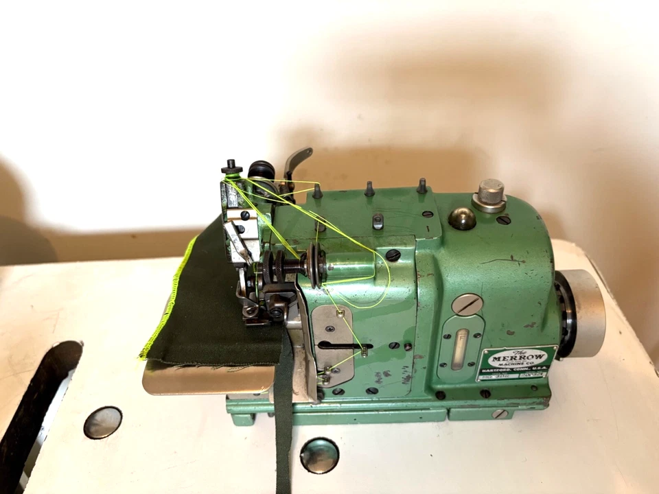 MÁQUINA DE COSER INDUSTRIAL MERROW MG-3DR CABEZAL SERGER 2 HILOS SOLO Foto 3 de 4