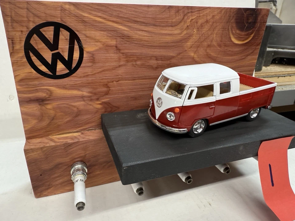 Autobús de doble cabina VW tipo 2 fundido a presión escala 1/32 montado en base de cedro aromático Foto 2 de 4