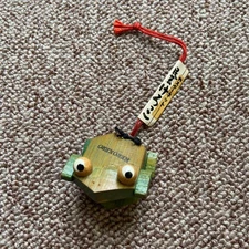 Frog-Shaped Wooden Castanet with Red Strap, Showa Retro Craft, 3.5cm