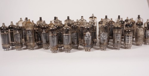 Lot De 50 Radios À Tubes