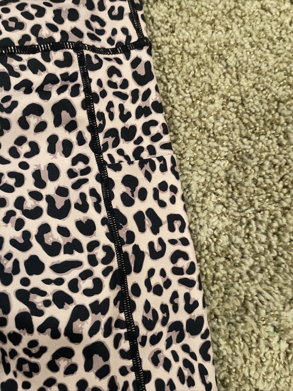 ouges leggings xs cheetah print - image 3