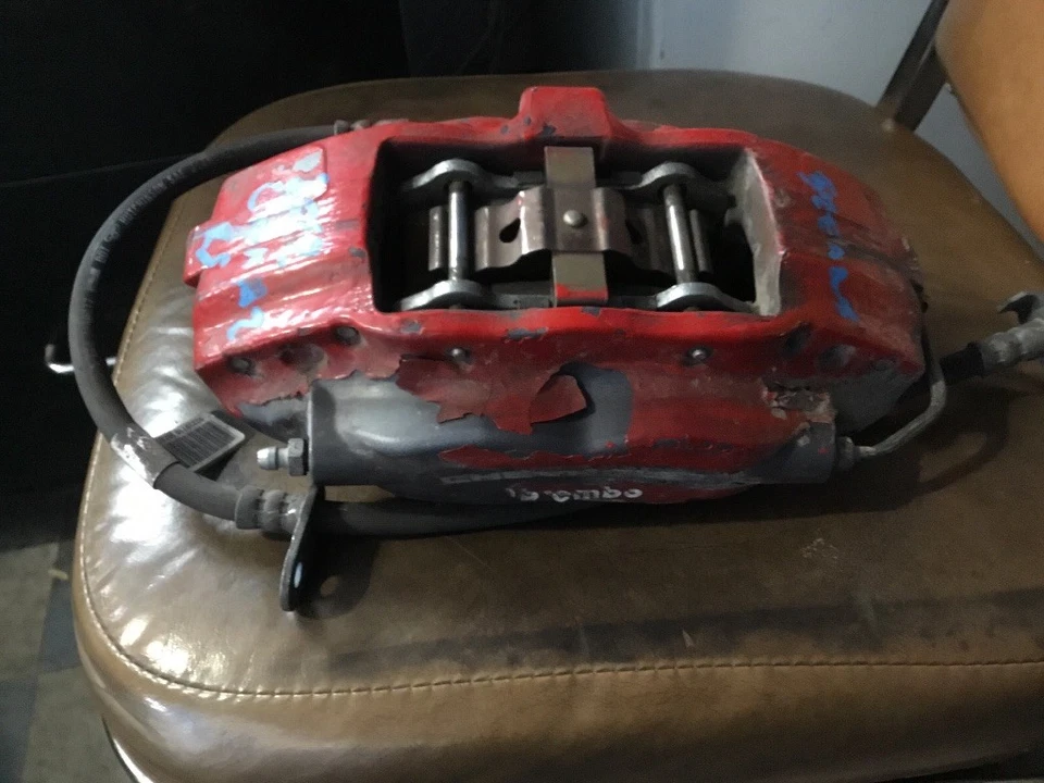 Chevy Camaro Brembo 2012 pasajero delantero derecho derecha pinza de freno roja Foto 2 de 4