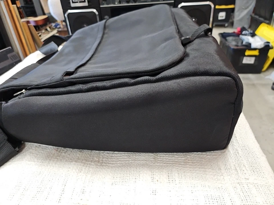 Belkin Negro Mensajero Trasero Acolchado Para Laptop 14"x17"x5" Foto 2 de 4