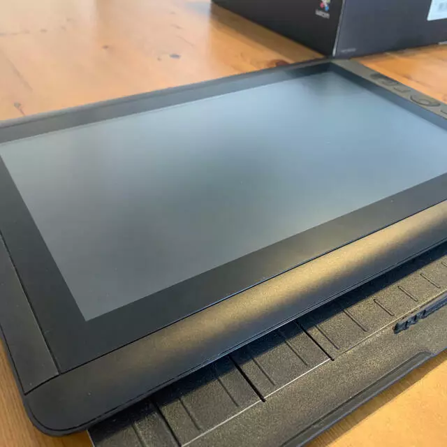 WACOM Cintiq 13HD DTK-1300 / K0 LCD pen tablet From Japan