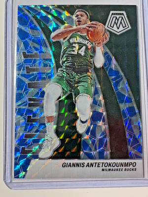 Giannis Antetokounmpo  2023-24 Panini Mosaic Elevate Reactive Blue #12  78/99