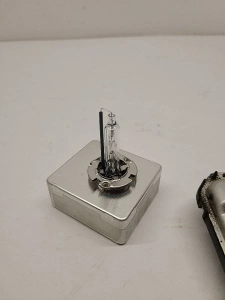 2016 17 18 2019 GMC TERRAIN HEADLAMP BULB AND BALLAST - Image 4 of 4