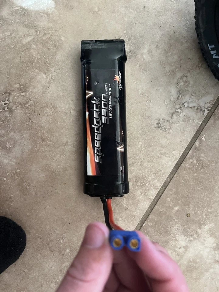 ECX Ruckus MT 1/10 2wd Monster Truck Orange And Black - 3300mah battery - Image 4 of 4