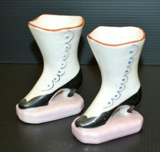 -2 ADORABLES VASES MINIATURES PORCELAINE forme BOTTINES FEMMES 1900 début XXe