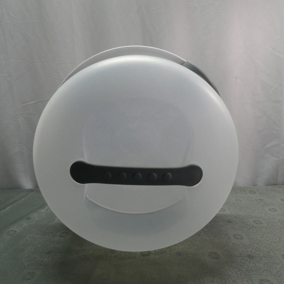 Servidor de bolo Sterilite comporta porta-bolos redondo de 12 pol. com tampa alça branca - Imagem 2 de 4