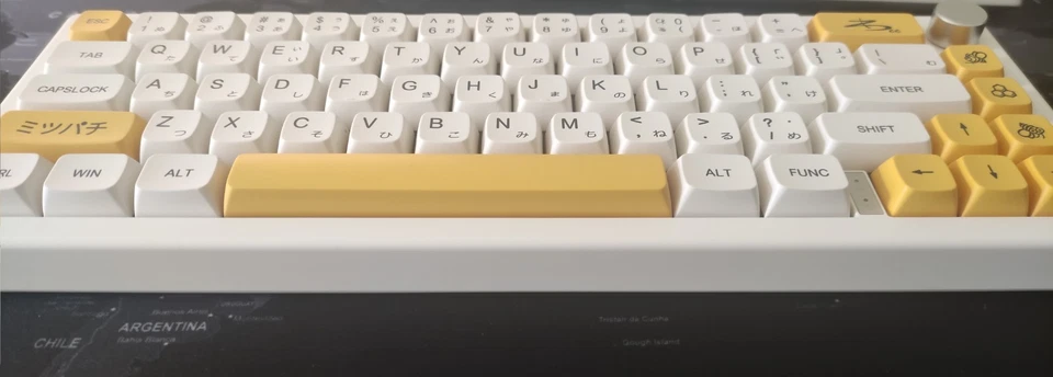 Custom Mechanical keyboard - GMK67 with Gateron Milky Pro Red Switches - Image 4 of 4