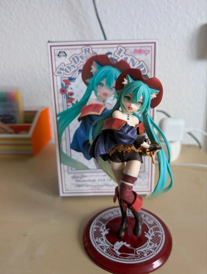 Hatsune Miku Wonderland Anime Figur OVP - Bild 1 von 3
