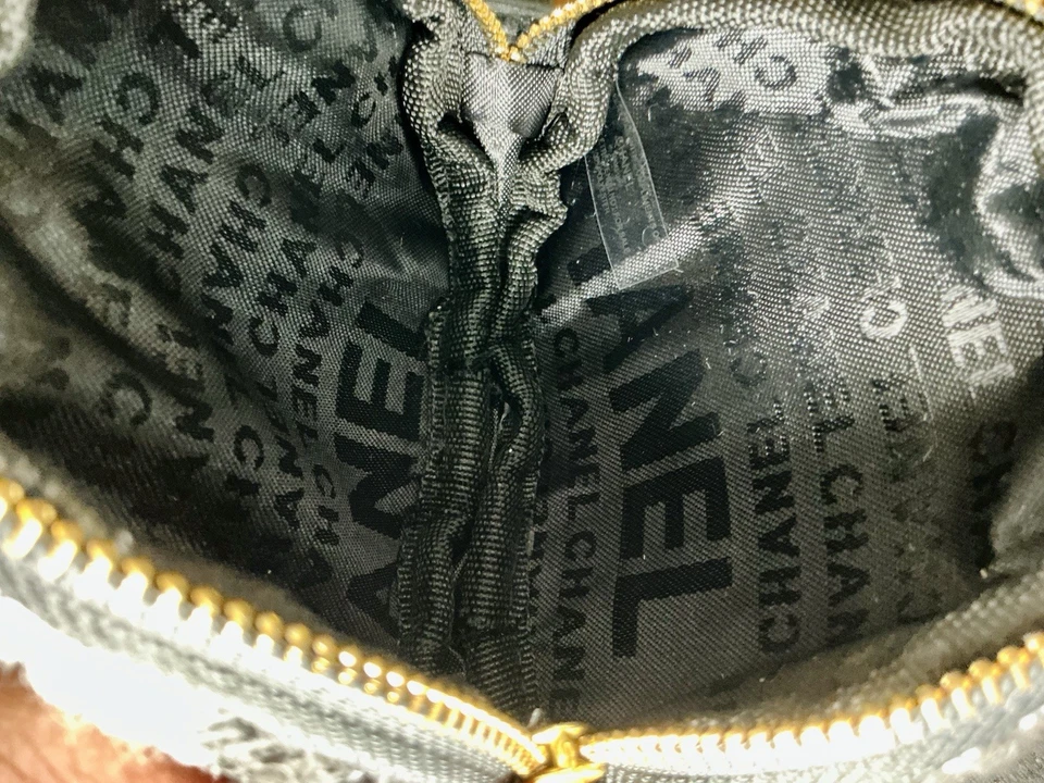 CHANEL Limited Edition Crossbody/Shoulder Novelty  Bag/Phone/ Mini Coin Pouch  - Image 4 of 4