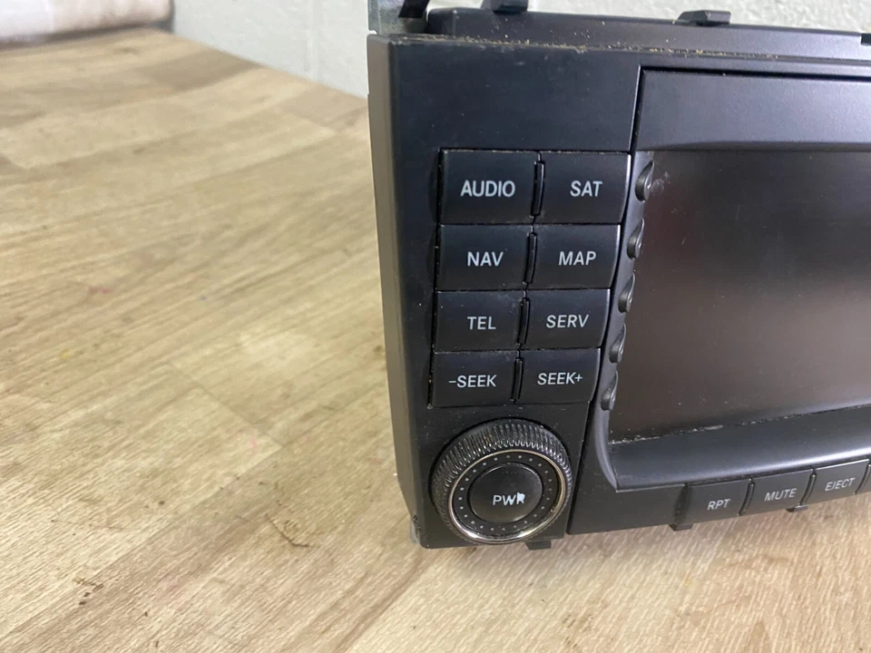 MERCEDES BENZ C230 C55 W203 OEM 05-07 FRONT NAVIGATION MONITOR COMAND HEADUNIT - Image 4 of 4