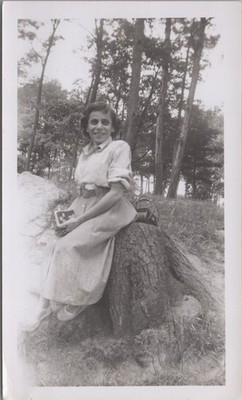 Woman Photographer with her Camera VINTAGE PHOTO ORIGINAL Fashionable Snapshot