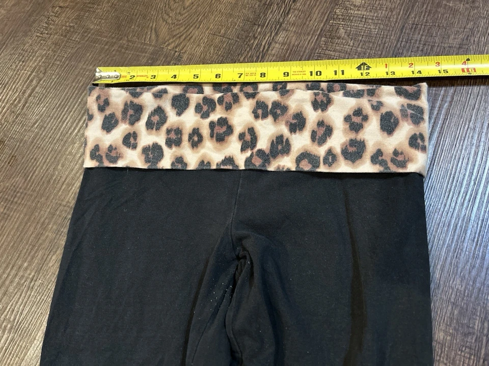 Vintage Y2K VS PINK Fold Over Cheetah Print Sequin Capri Leggings - Image 4 of 4