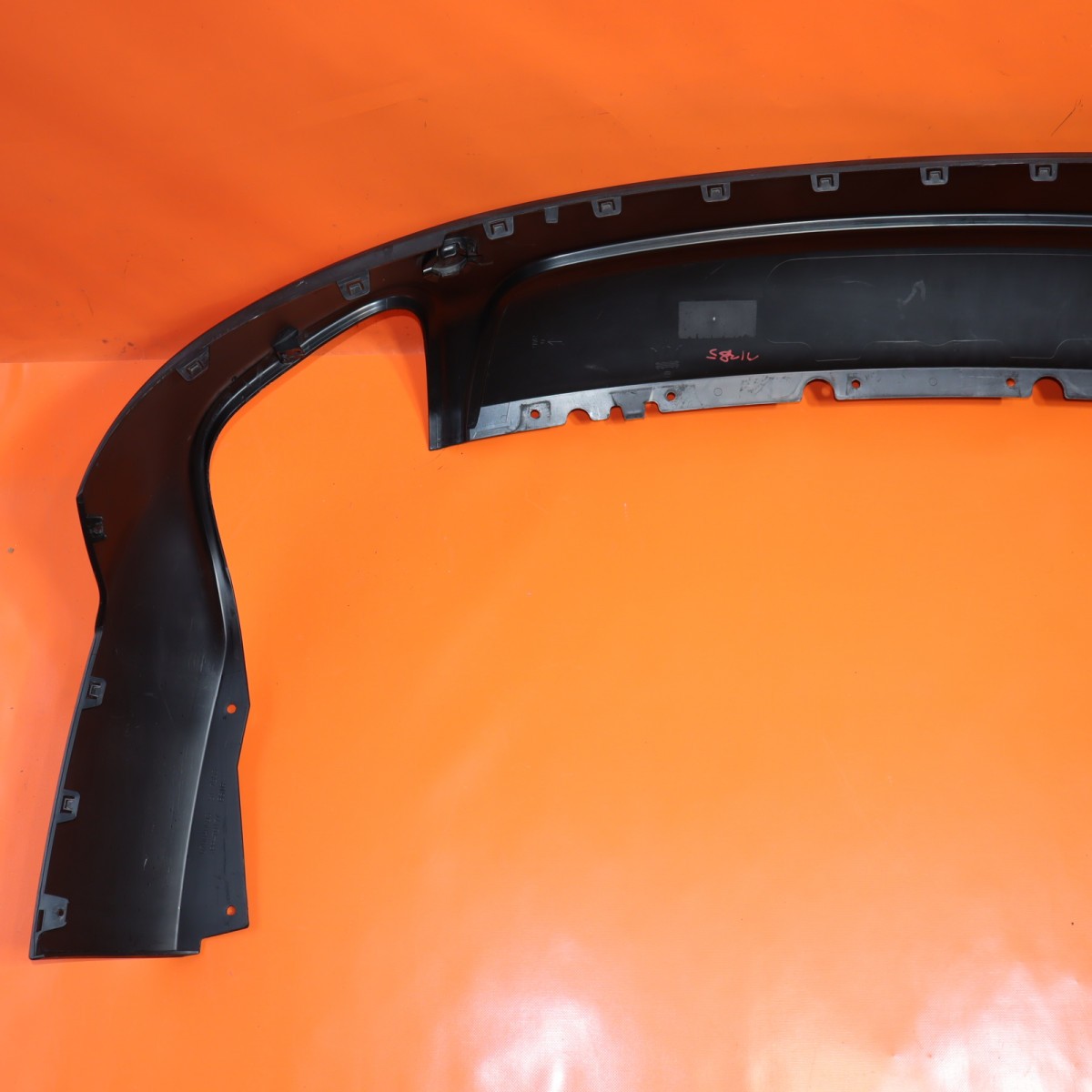 MASERATI LEVANTE REAR BUMPER VALANCE DIFFUSER 2017 2018 2019 670040693 OEM