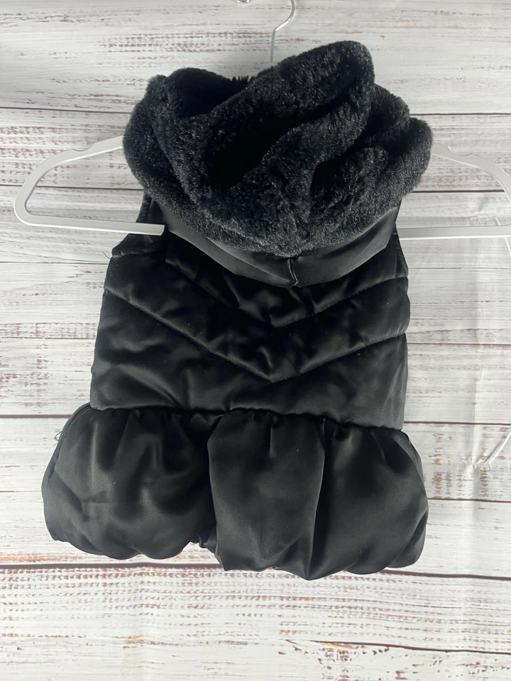 Chaleco acolchado con capucha Juicy Couture negro con herrajes dorados niñas talla 3T piel de fuax Foto 2 de 4