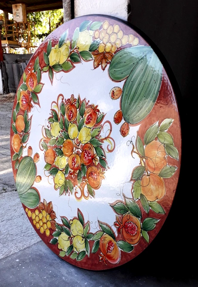 Tavolo in pietra lavica dipinto a mano. - Immagine 3 di 3