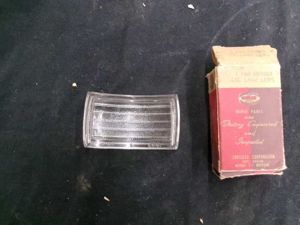 Lente de lámpara de luz de matrícula Plymouth P8 Deluxe P7 1939 #694064 NOS 1939 Foto 3 de 3