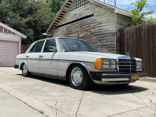 1977 Mercedes-Benz 240D