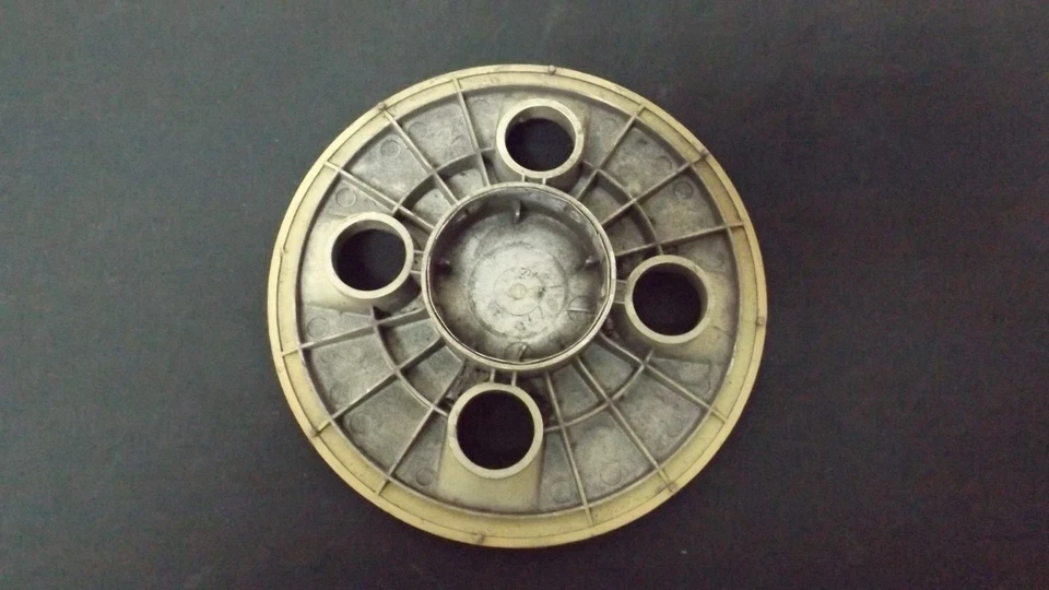 Tampa central de roda Mazda 323 OEM acabamento prata 1986 1987 1988 1989 6778 - Imagem 2 de 2