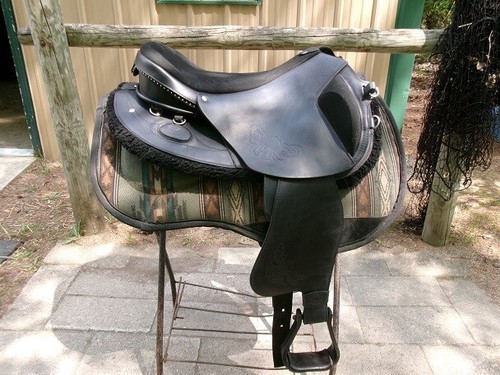 Ghost Quevis Western Skirt 18" Grande Flexx base Endurance trail saddle - Picture 3 of 7