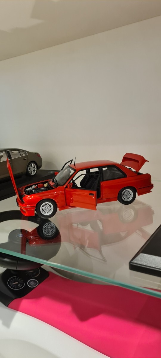Minichamps BMW M3 E30 1:18 – Modellino Pressofuso Rosso Con Custodia E Supporto