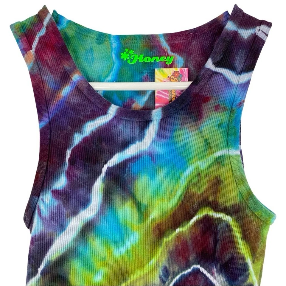 Camiseta sin mangas acanalada Geode Tie Dye hecha a mano para mujer talla pequeña multi verde reciclada Foto 3 de 4