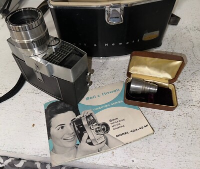 VTG Bell Howell Director Series 424/424P Zoomatic 8mm Movie Camera w/ Bag 
