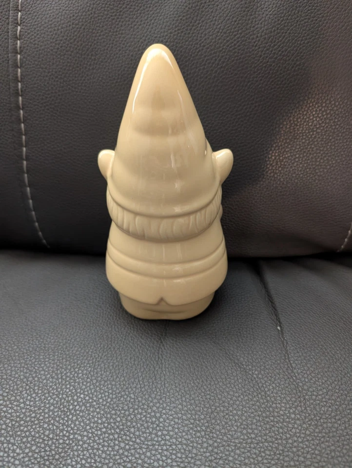 Gnomo de jardín Hampton Bay amarillo. Foto 3 de 4