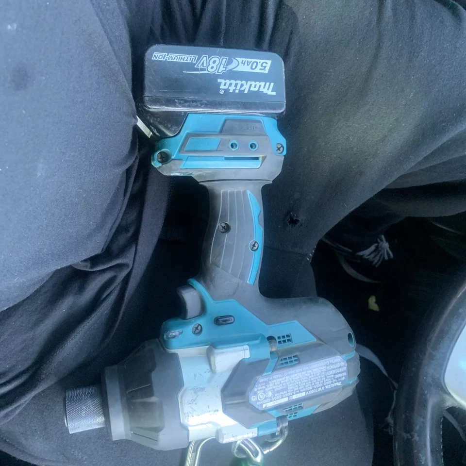 Makita (XWT09) Llave de impacto hexagonal de alto par sin escobillas de 7/16" y batería LXT de 18 V Foto 3 de 4